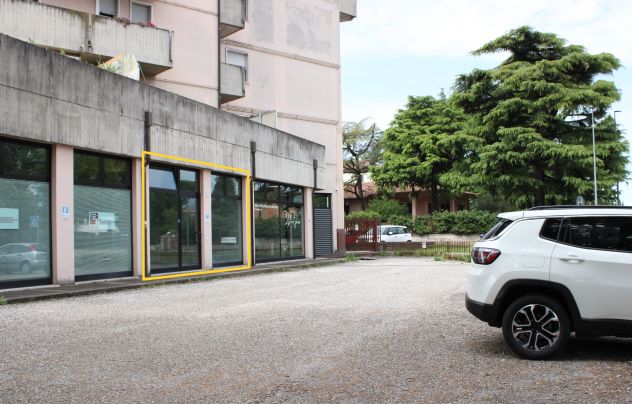 locale commerciale in affitto a Verona in zona Chievo