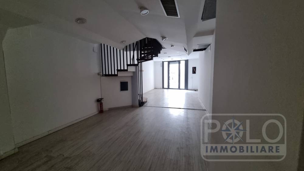negozio in affitto a Verona in zona Centro Storico
