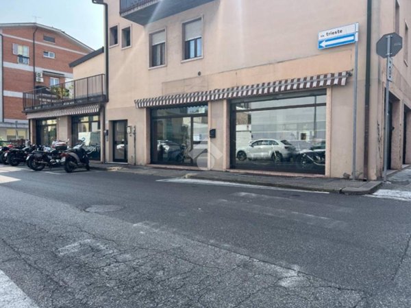 negozio in affitto a Verona in zona Borgo Roma