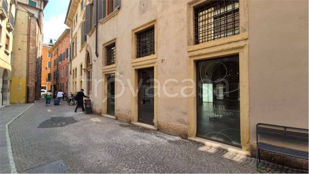 negozio in affitto a Verona in zona Centro Storico