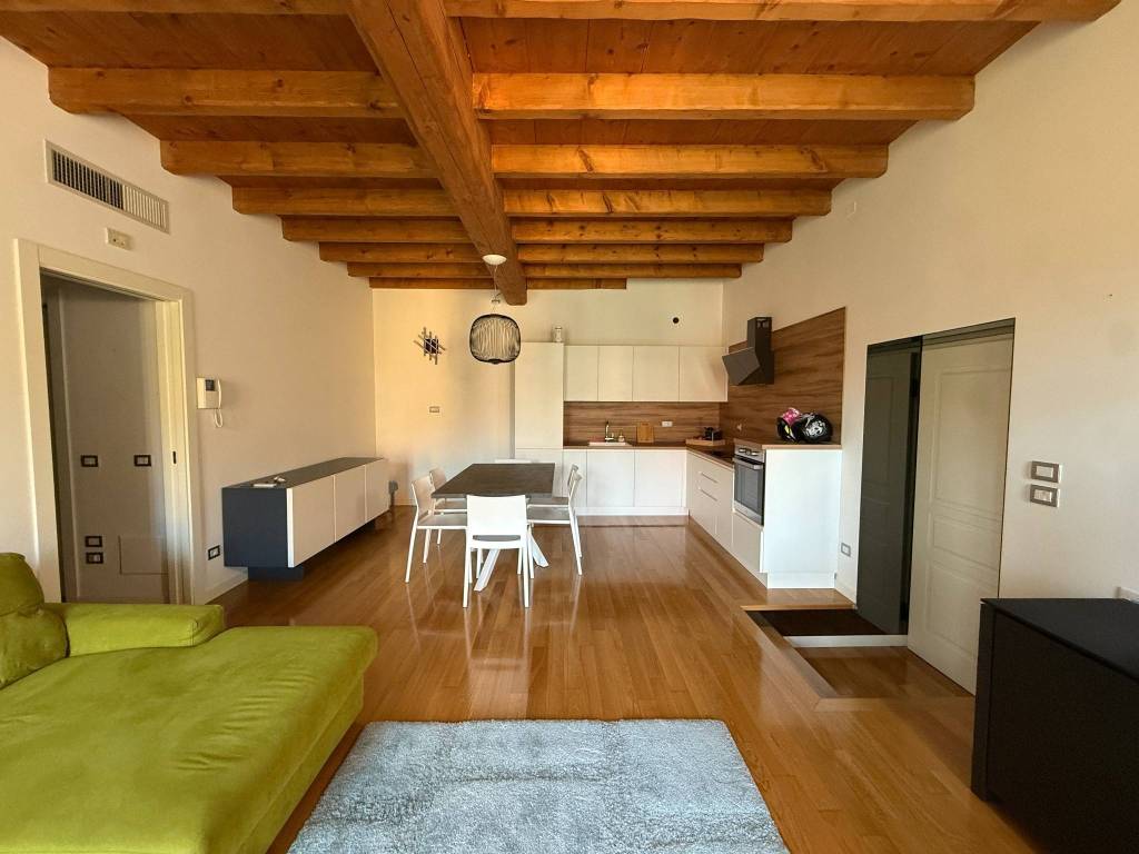 appartamento in affitto a Verona in zona Centro Storico