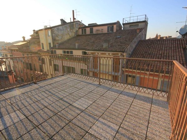 appartamento in affitto a Verona in zona Centro Storico