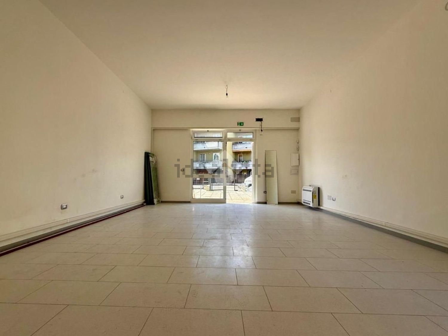negozio in affitto a Verona in zona San Massimo all'Adige