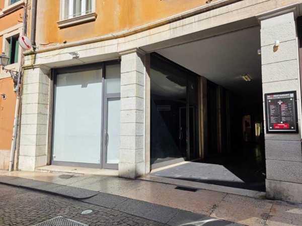 negozio in affitto a Verona