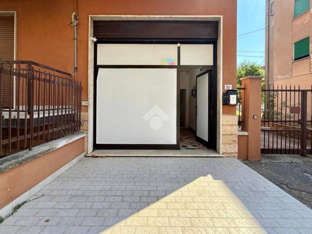 negozio in affitto a Verona in zona Borgo Milano