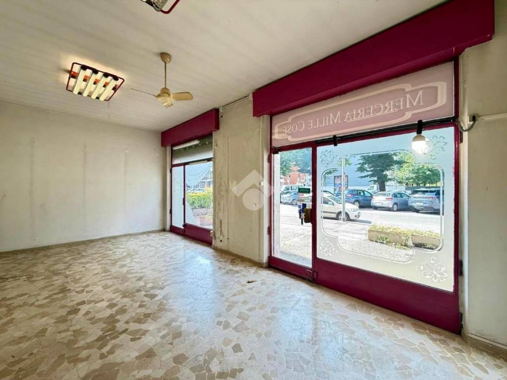negozio in affitto a Verona in zona Borgo Milano