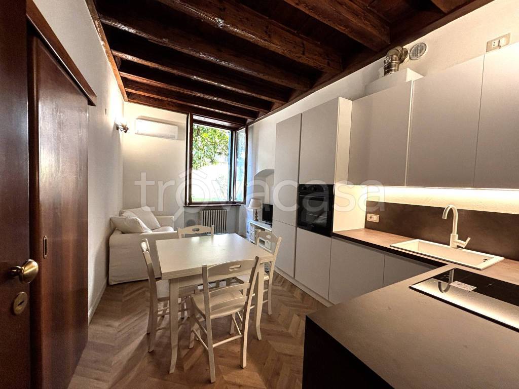 appartamento in affitto a Verona in zona Centro Storico