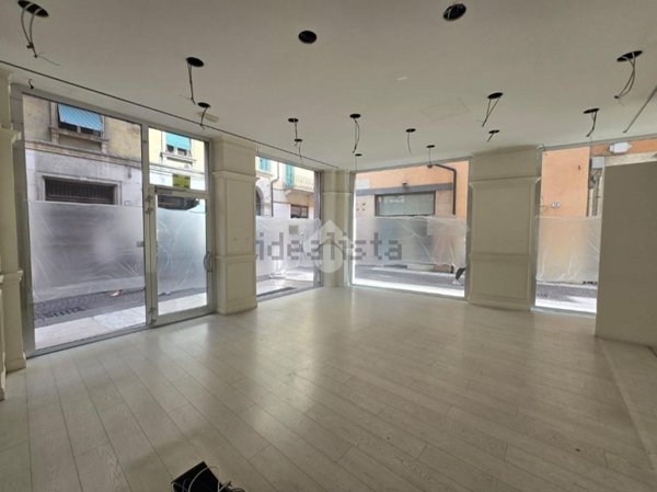 negozio in affitto a Verona in zona Centro Storico