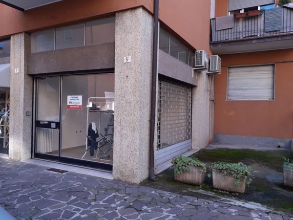 negozio in affitto a Verona in zona Golosine