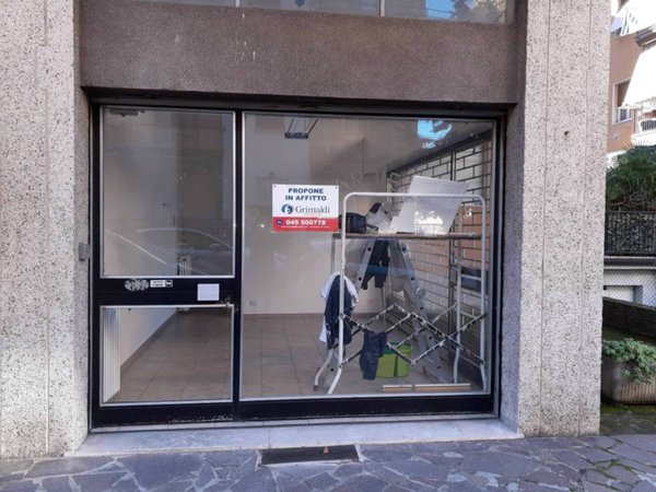 negozio in affitto a Verona in zona Golosine