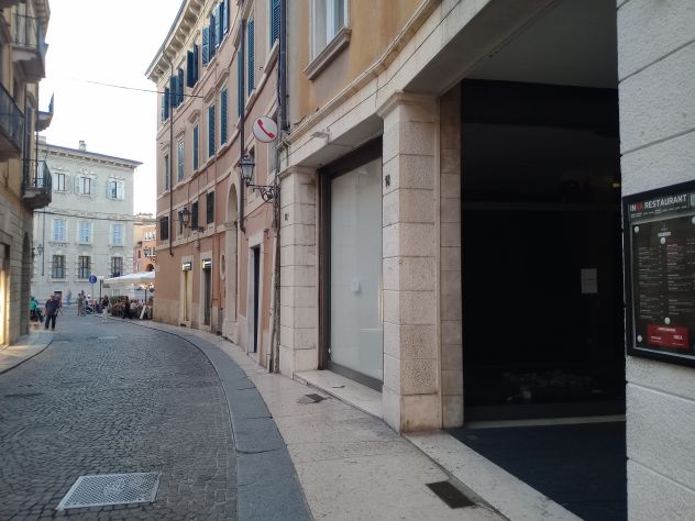 negozio in affitto a Verona