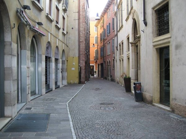 negozio in affitto a Verona in zona Centro Storico