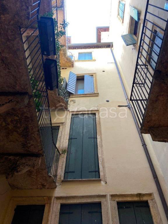 appartamento in affitto a Verona in zona Centro Storico