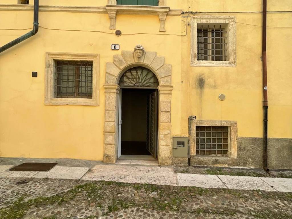 negozio in affitto a Verona in zona Centro Storico