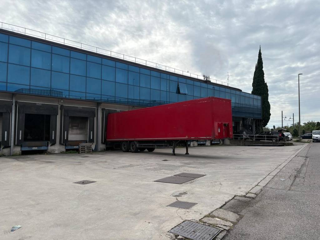 locale commerciale in affitto a Verona in zona Golosine