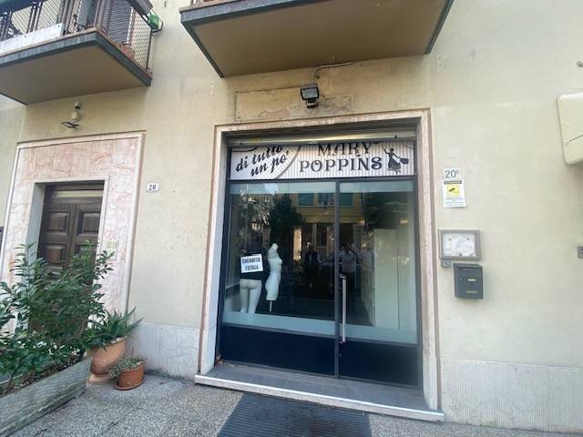 negozio in affitto a Verona in zona Golosine