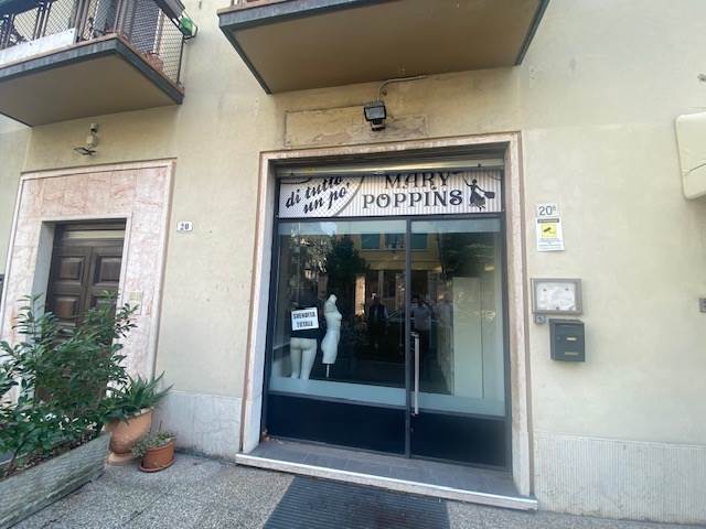 negozio in affitto a Verona in zona Golosine