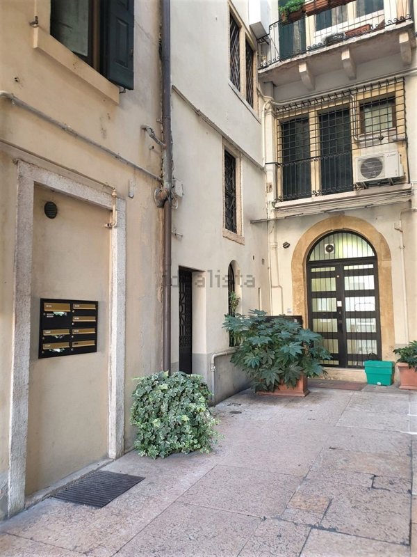 appartamento in affitto a Verona in zona Centro Storico