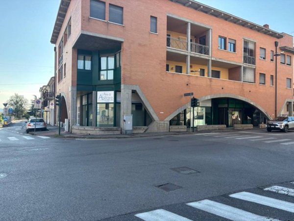 negozio in affitto a Verona in zona San Massimo all'Adige