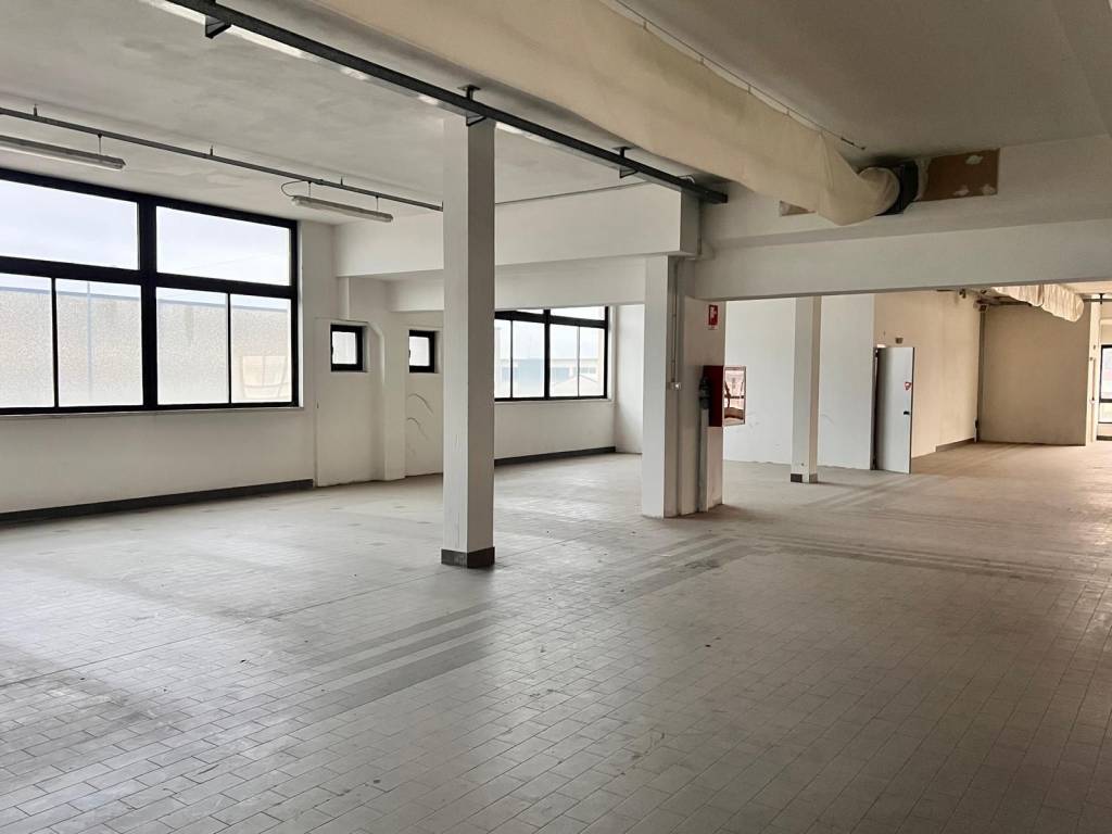 locale commerciale in affitto a Verona in zona Santa Lucia