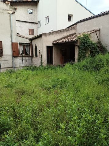 locale commerciale in affitto a Verona in zona Veronetta