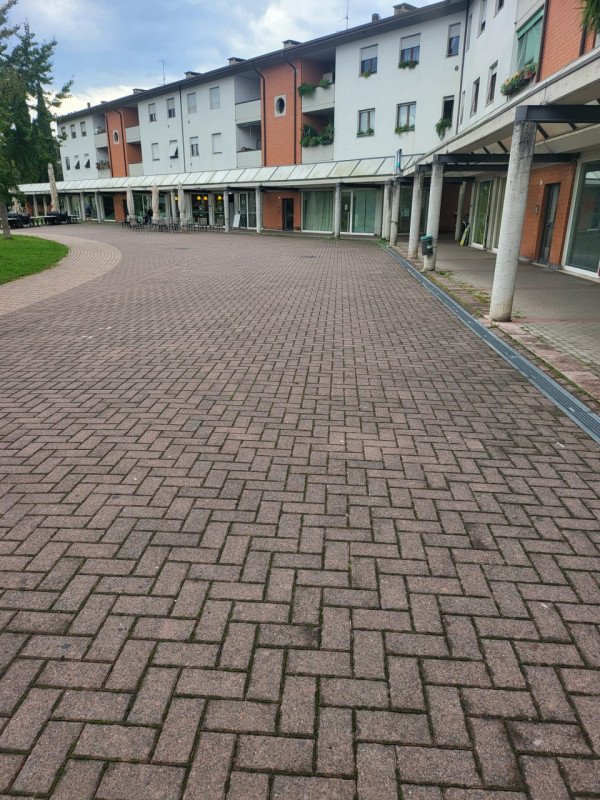 negozio in affitto a Verona in zona Saval