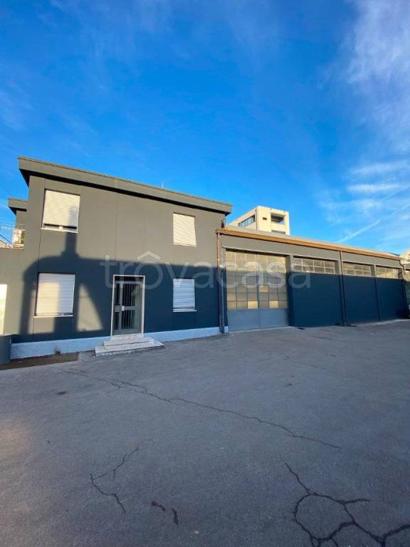 locale commerciale in affitto a Verona