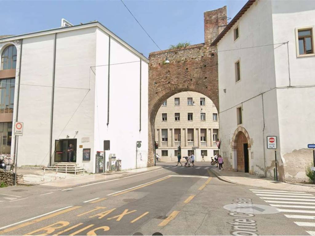 negozio in affitto a Verona