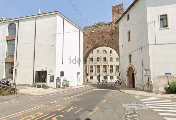 negozio in affitto a Verona in zona Cittadella