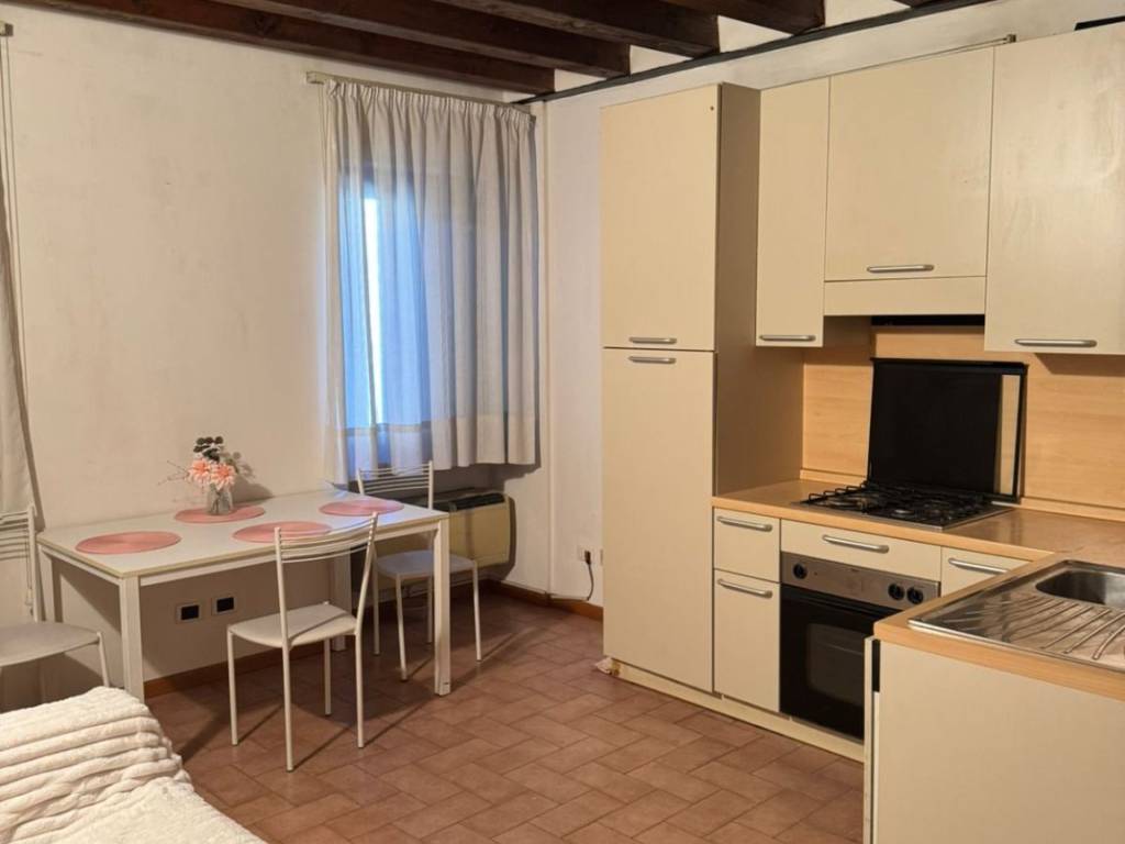 appartamento in affitto a Verona in zona Veronetta