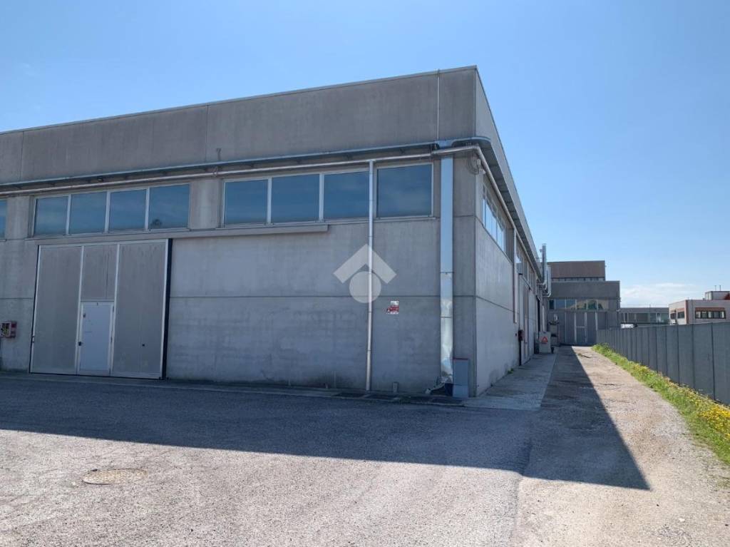 locale commerciale in affitto a Verona in zona Cadidavid