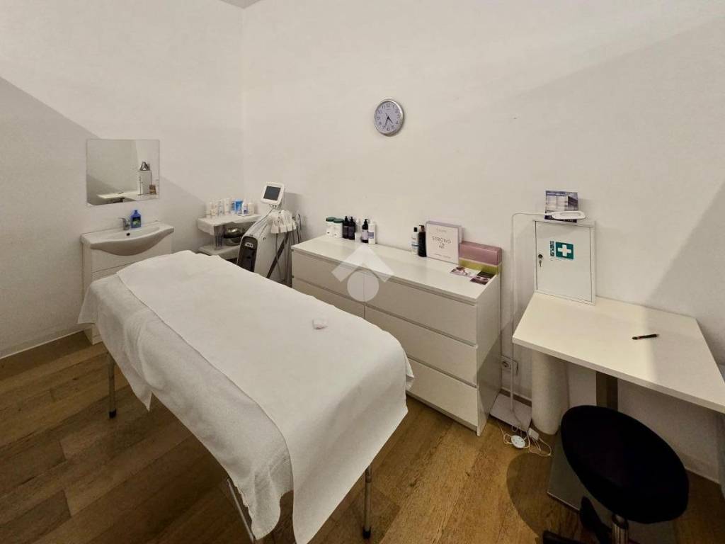 negozio in affitto a Verona in zona Cittadella