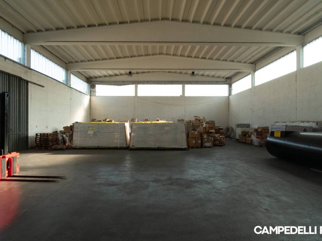 locale commerciale in affitto a Verona in zona Santa Lucia