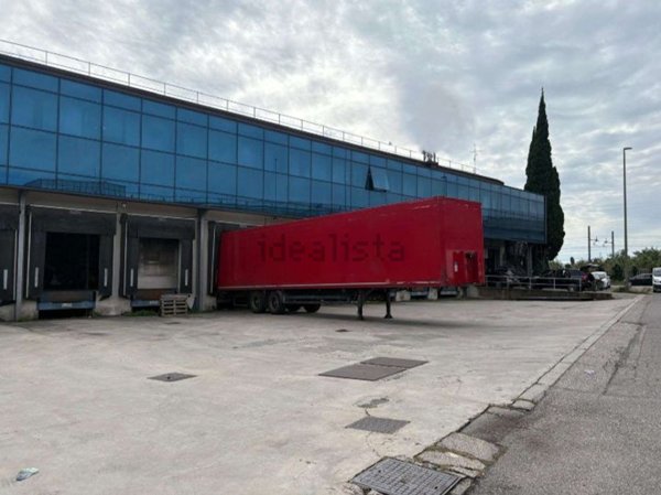 locale di sgombero in affitto a Verona in zona Golosine