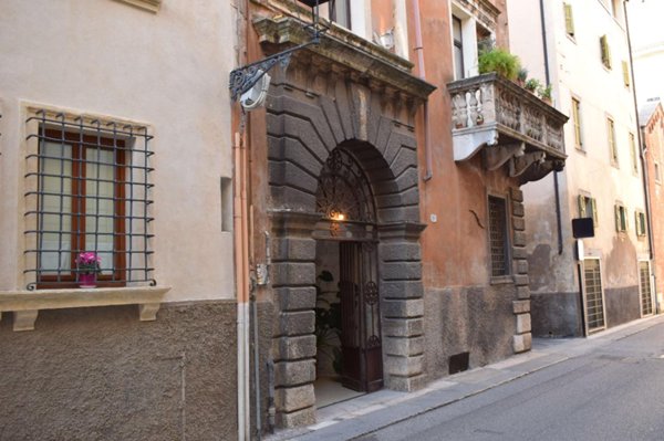 appartamento in affitto a Verona in zona Centro Storico