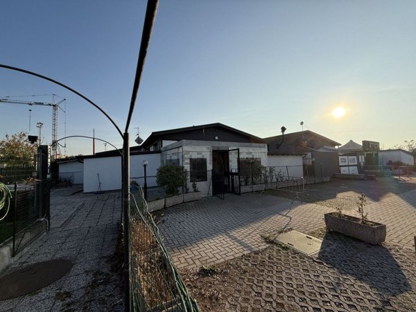 negozio in affitto a Verona in zona Saval