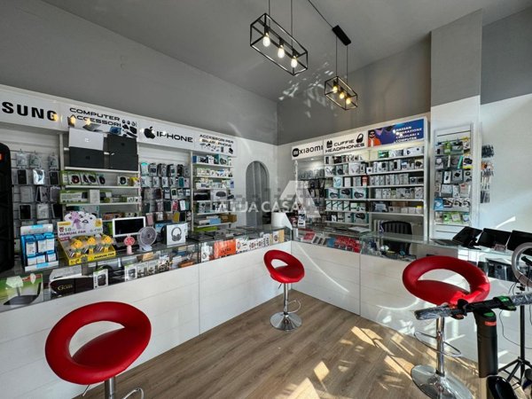 negozio in affitto a Verona