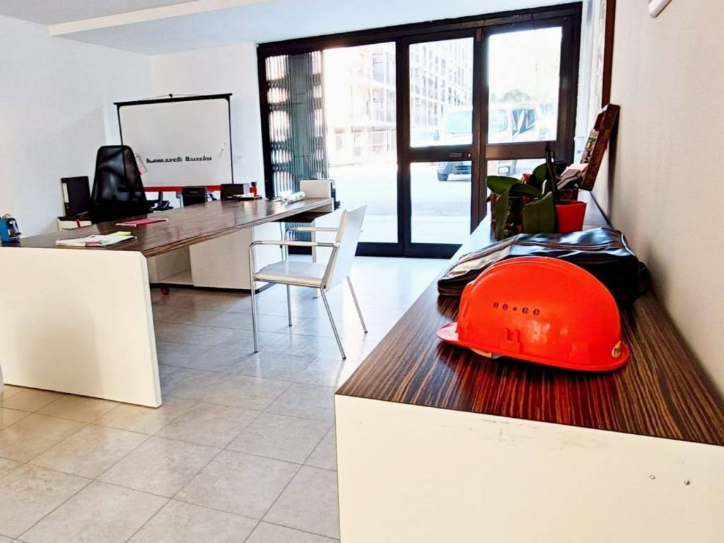 negozio in affitto a Verona in zona Golosine