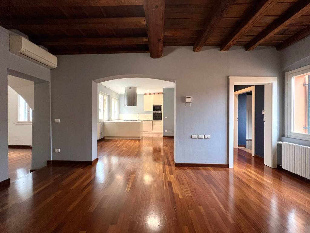 appartamento in affitto a Verona in zona Centro Storico