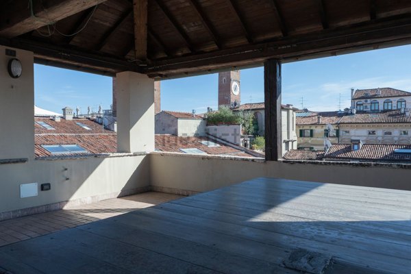 appartamento in affitto a Verona in zona Centro Storico