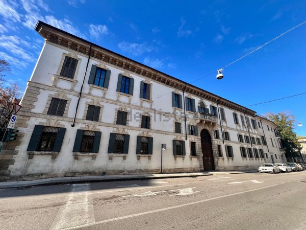 appartamento in affitto a Verona in zona Centro Storico