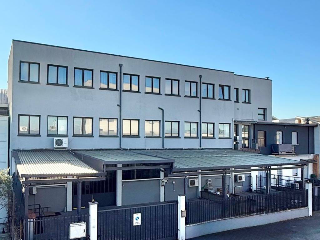 locale commerciale in affitto a Verona in zona Santa Lucia