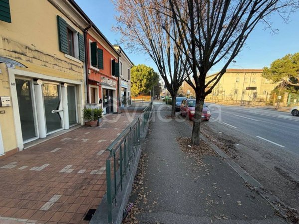 negozio in affitto a Verona in zona Borgo Roma