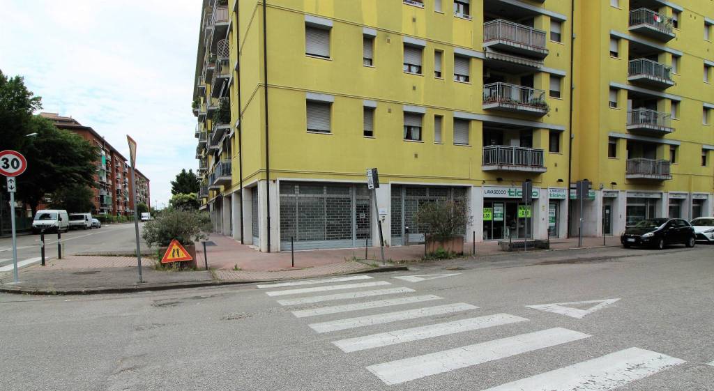 negozio in affitto a Verona in zona Borgo Milano