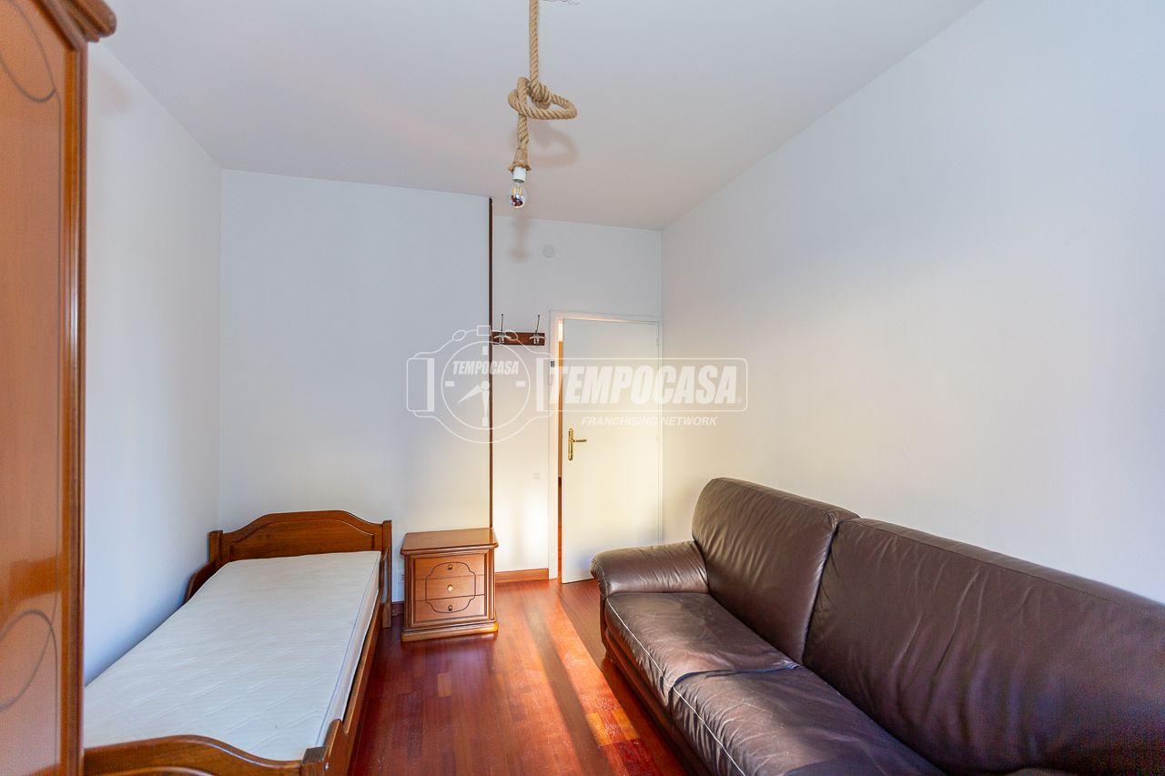 negozio in affitto a Verona in zona Saval