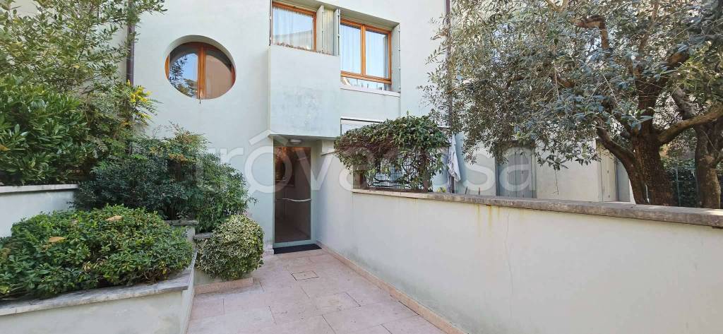 appartamento in affitto a Verona in zona Valdonega