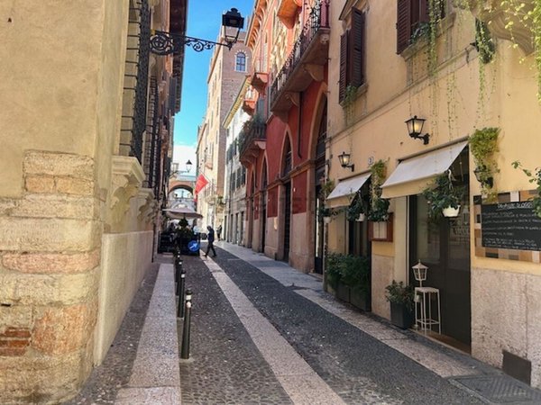 negozio in affitto a Verona in zona Centro Storico