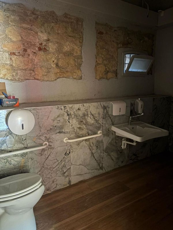 locale commerciale in affitto a Verona