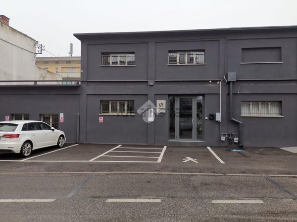 locale commerciale in affitto a Verona