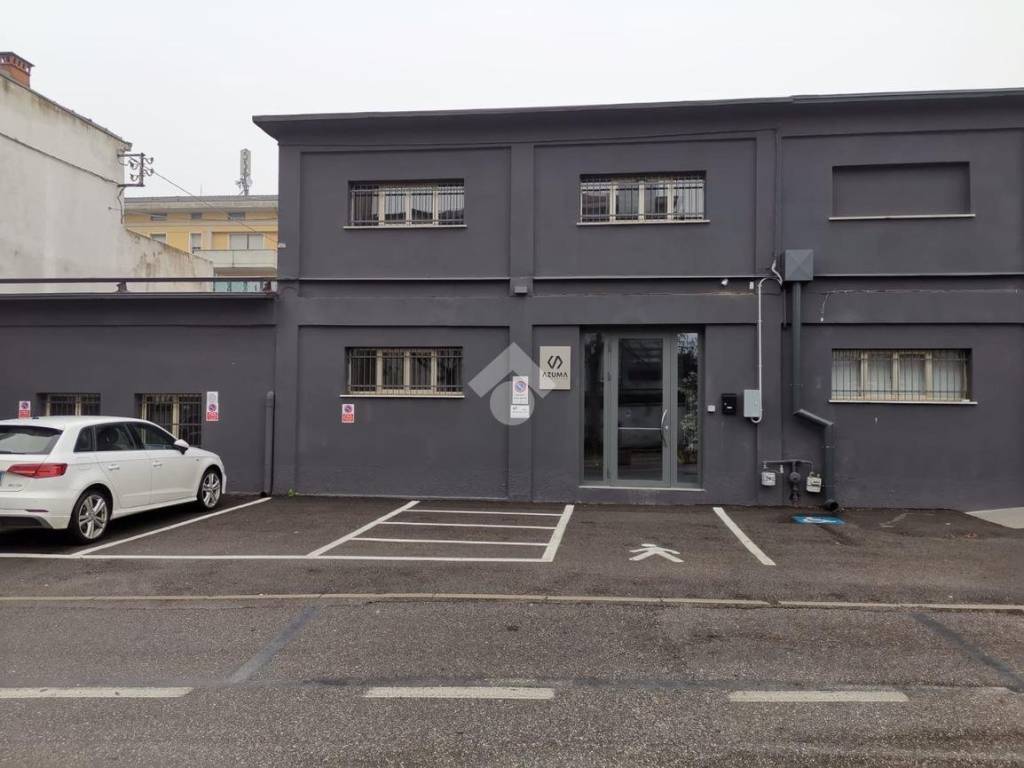 locale commerciale in affitto a Verona in zona Golosine